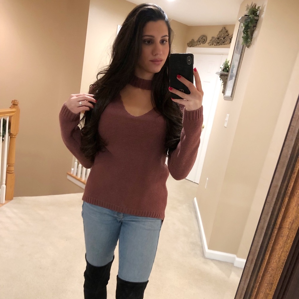 Cut out v-neck sweater